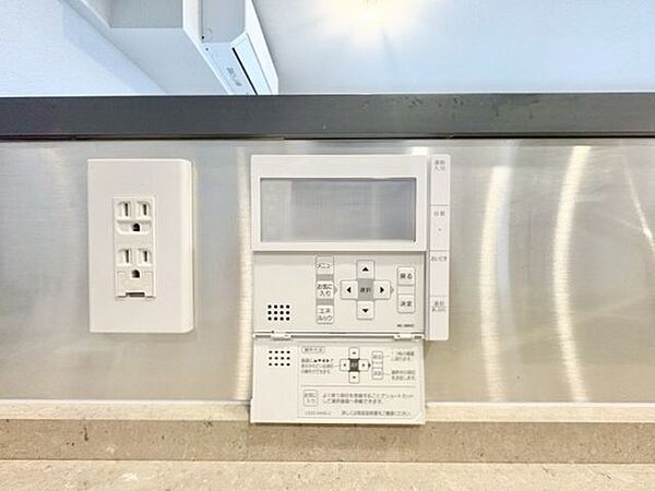 おふろの「追焚き」ができるリモコン。多彩な機能満載のリモコンは、毎日のお湯ライフをより楽しく便利に。