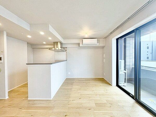 太陽の恵みを一気に受けた明るくあたたかいお住まい。吹きぬける風を感じながら爽やで風通しの良い暮らし。