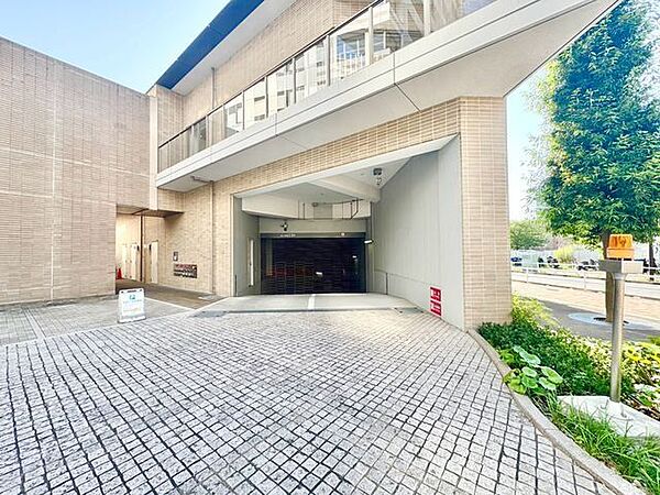 敷地内駐車場。