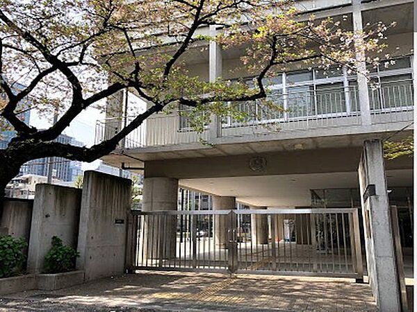 新宿区立西新宿中学校 950m