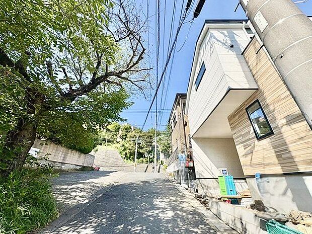 一種低層地域のため、周りにも高い建物がなく開放的です。