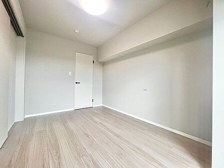 過ぎ行く時間をゆったりと感じられる落ち着いたお部屋。静かな環境でリラックスタイムをスタート。
