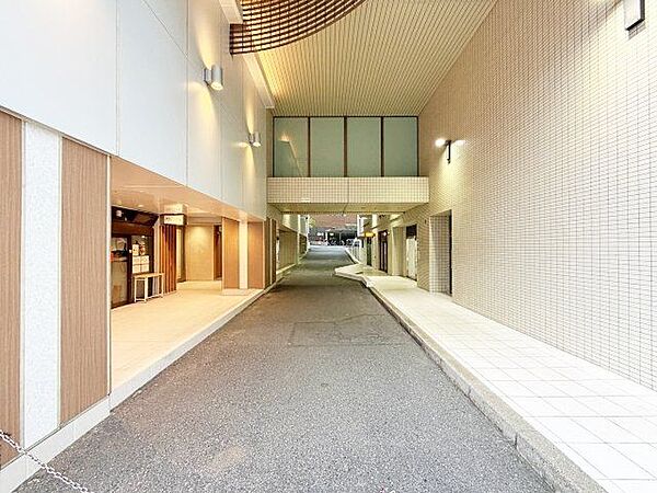 外と内をつなぐエントランスはまさに顔となる場所。満ち足りたプライベートシーンへと誘う気品があります。