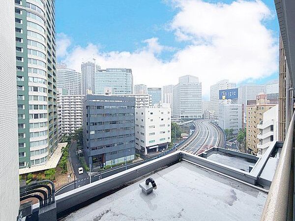 共有廊下から眺める景色。一日あったいろんなことを胸に帰る我が家。
