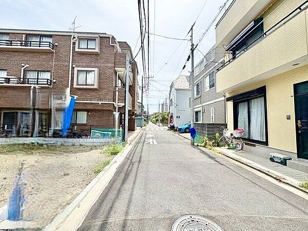 車での移動が多い場合は幹線道路へのアクセスのしやすさは重要。スムーズに駐車できるかもご確認ください。