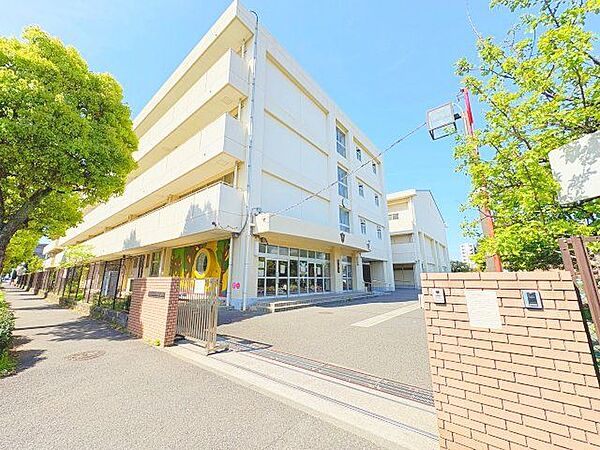 横浜市立下野谷小学校 190m