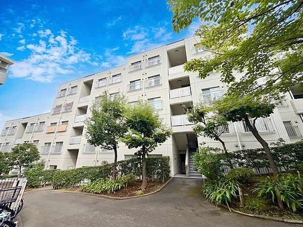 それぞれが思い描く理想の「ライフスタイル」や「ライフステージ」を実現するために。（空の加工を生成AIで行っています）