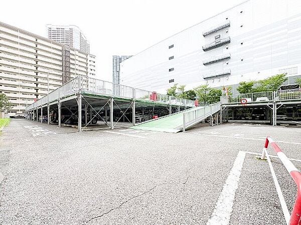 敷地内駐車場。