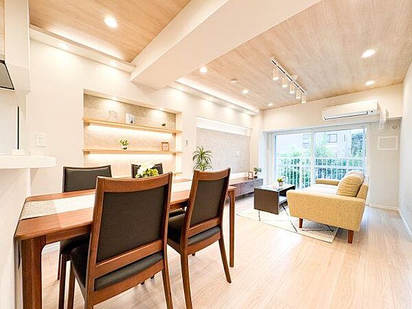 会話が弾むリビング、料理が愉しくなるキッチン。家は、ただ生活する場ではなく、暮らしを愉しく、快適に。