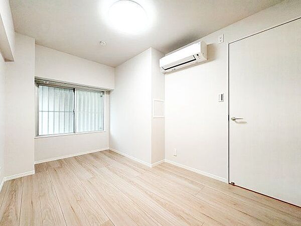 木のぬくもりを感じられる、のびのびとした明るい洋室です。いつまでも快適に暮らせる空間が広がります。