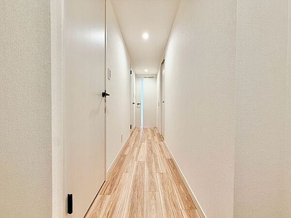 ただいまと叫びたくなるような玄関は毎日の行き帰りで使う空間。明るく迎えてくれるお部屋は嬉しいですね。