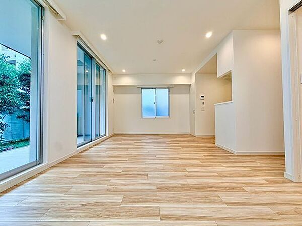 太陽の恵みを一気に受けた明るくあたたかいお住まい。吹きぬける風を感じながら爽やかで風通しの良い暮らし。