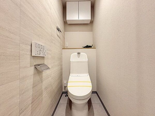 壁には一部デザインクロスを採用。落ち着いた空間で安らぎのひとときをお過ごしいただけます。
