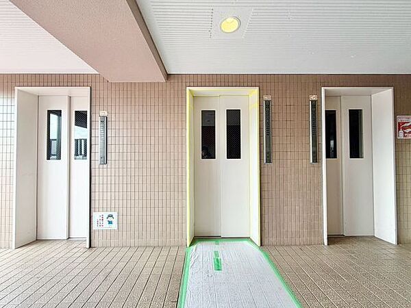 エレベーター完備。