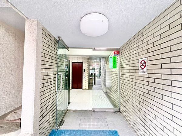 エントランスは、まさに顔となる場所。満ち足りたプライベートシーンへと誘う気品があります。