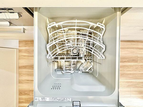 ビルトイン食洗機は、節水や節電機能も充実して家事の手助けをしてくれます。