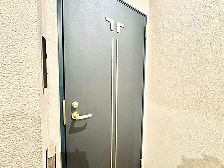 毎日出入りに使う玄関は外出する時は爽やかに、帰宅するときはホッとする落ち着いた空間へ。