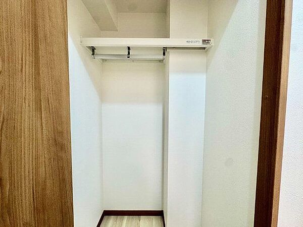 充分な収納スペースを確保。居室内に余計な家具を置く必要がないので、シンプルですっきりとした暮らし。