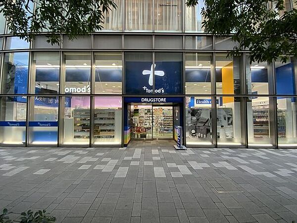 トモズ六本木ヒルズ店 450m