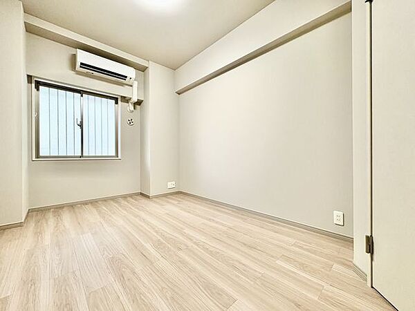 様々なテイストのインテリアと合わせやすいシンプルな内装。