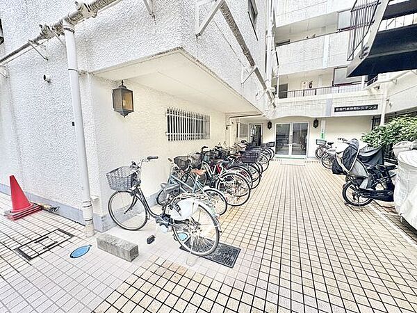 敷地内駐輪場。