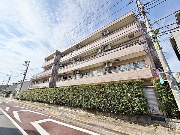 街に溶け込む美しい佇まい。日常の忙しさを忘れ、ゆったりとした時を刻む住環境が魅力。