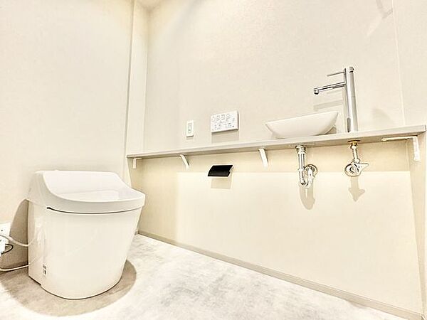 ホテルのレストルームの様な高級感あふれるトイレ。上質で心地よいプライベート空間へ。