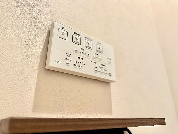 トイレのウォシュレットリモコン。充実の機能が備わっています。