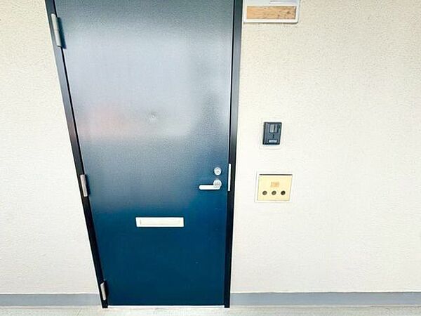格調高いデザイン性を持つ玄関は、住む方のプライドを満たすクオリティ。訪れる方を優しく迎えます。