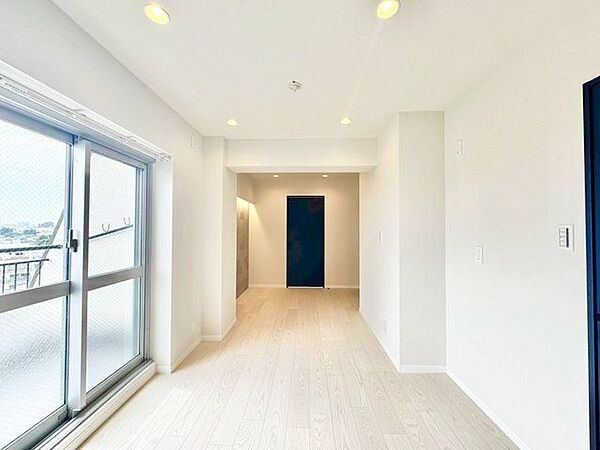太陽の恵みを一気に受けた明るくあたたかいお住まい。吹きぬける風を感じながら爽やで風通しの良い暮らし。