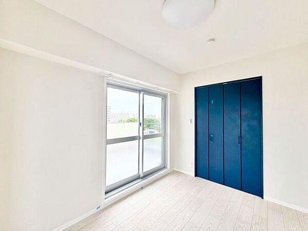 過ぎ行く時間をゆったりと感じることができる落ち着いたお部屋。静かな環境でリラックスタイムをスタート。