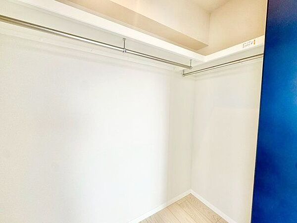 充分な収納スペースを確保。居室内に余計な家具を置く必要がなく、シンプルですっきりとした暮らしが実現。