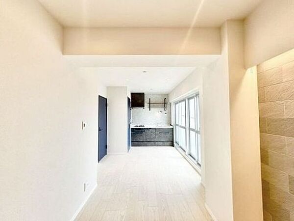壁紙や各設備の素材感、天井までの高さなど、写真では伝えられないポイントを実際にお確かめください。