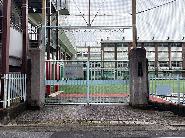 品川区立山中小学校 140m