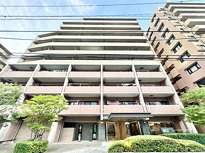外観:おしゃれな雰囲気や自然の潤い、親しみやすさといった個性を、街に新たな価値をもたらし続けてくれます。 外観:おしゃれな雰囲気や自然の潤い、親しみやすさといった個性を、街に新たな価値をもたらし続けてくれます。