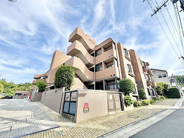 陽射しとともに、少しづつ装いを変える街の景観から、この街ならではの美しい風景とここから紡がれる物語。