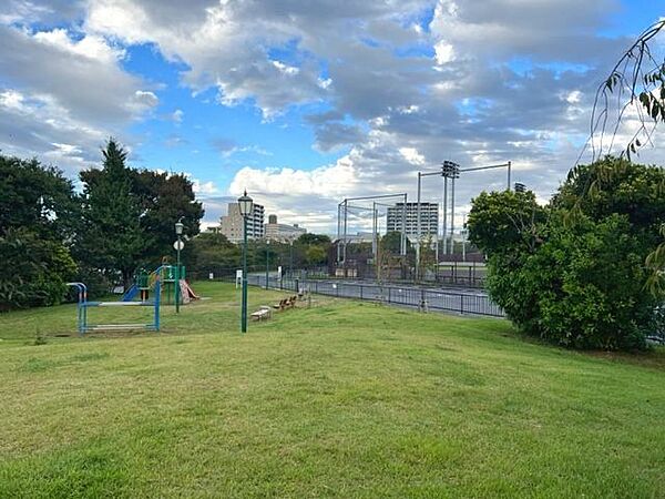 潮見運動公園 700m