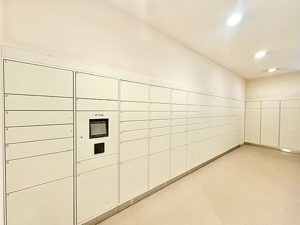 宅配ボックス有。お仕事やお出かけで荷物が受け取れない時も大変便利です。