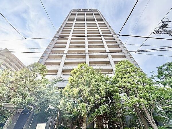 都市と自然の共存により創造された美しい佇まい。やすらぎの暮らしを叶えます。