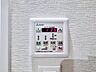 浴室：雨の日などに心強い浴室乾燥機付。寒い季節の予備暖房にも便利です。