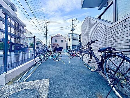 敷地内駐輪場。