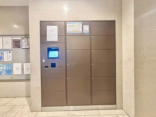 宅配ボックス有。お仕事やお出かけで荷物が受け取れない時も大変便利です。