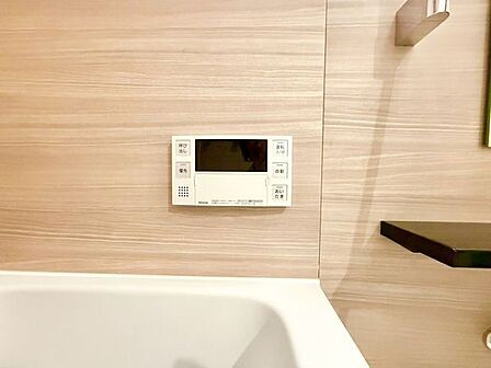おふろの「おいだき」ができるリモコン。多彩な機能満載のリモコンは、毎日のお湯ライフをより楽しく便利に。