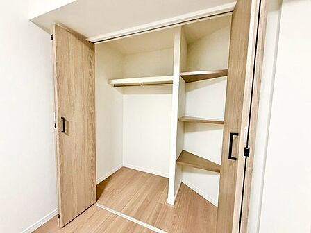 各部屋を最大限に広く使って頂ける様、全居住スペースに収納付。プライベートルームはゆったりと快適に。