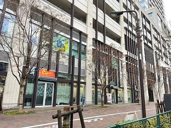 セブンイレブン月島駅前店 180m