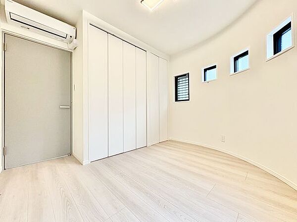 リビングで楽しく過ごした後はプライベートな時間を満喫。静かな環境でリラックスタイムをお過ごし下さい。