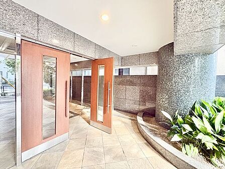 帰宅されるご家族や、訪れる方を優しく迎える・安らぎに満ちた生活空間を予感させてくれます。