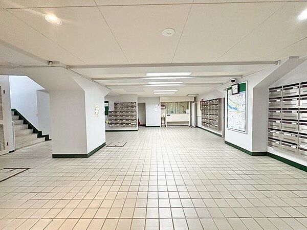 エントランスのお手入れが行き届き、共用部分がキレイでした。資産価値を高める部分としては重要です。