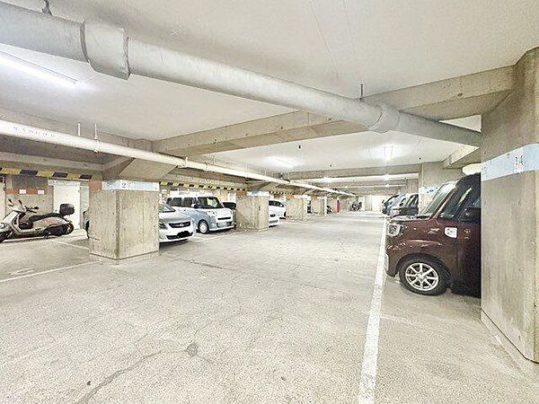 敷地内駐車場。