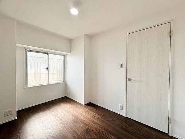 過ぎ行く時間をゆったりと感じることができる落ち着いたお部屋。プライベートな時間を満喫できます。